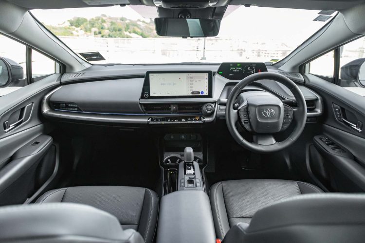 Toyota-Prius-PHEV-wide-interior