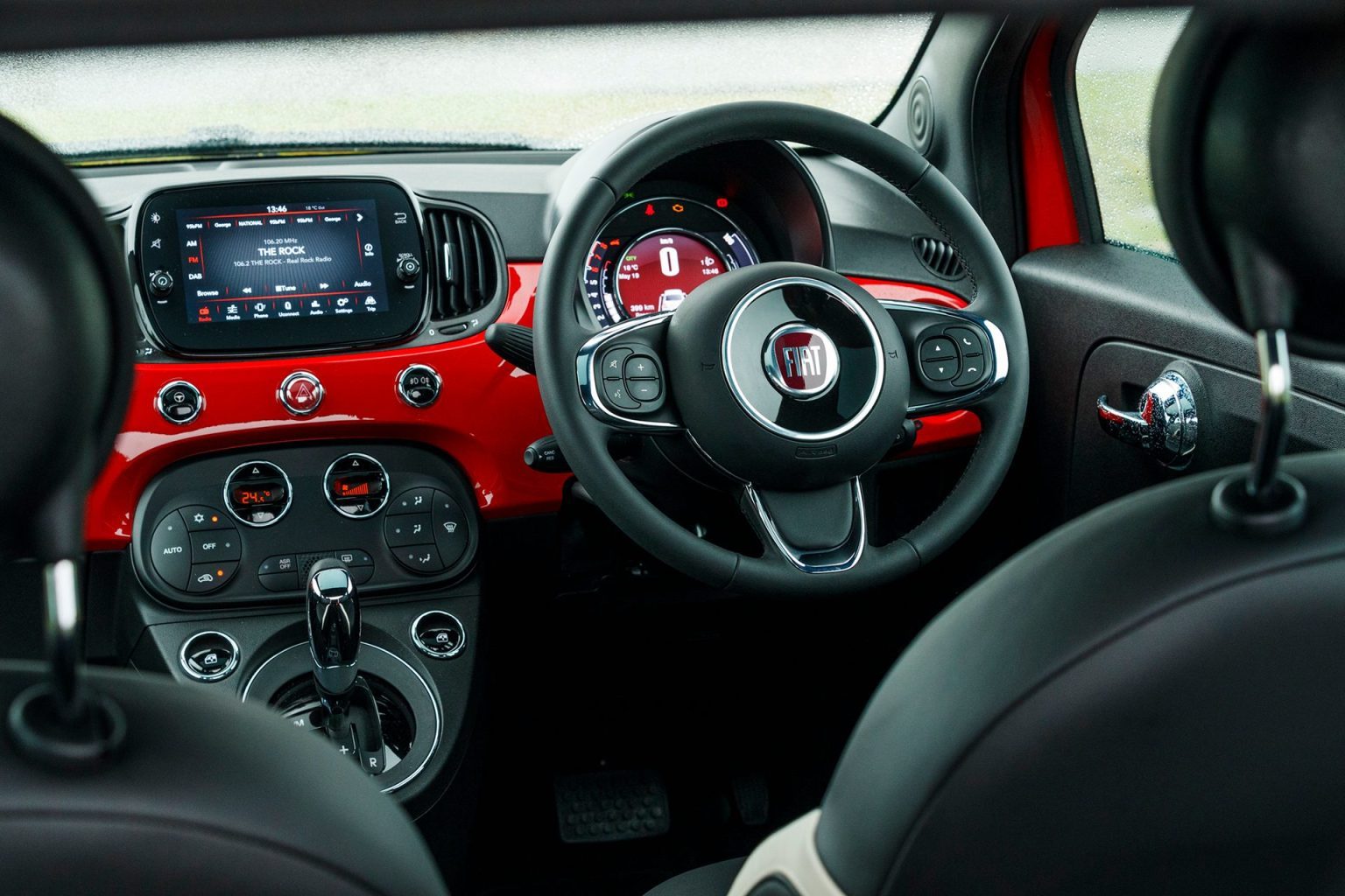 2022 Fiat 500 Dolcevita interior