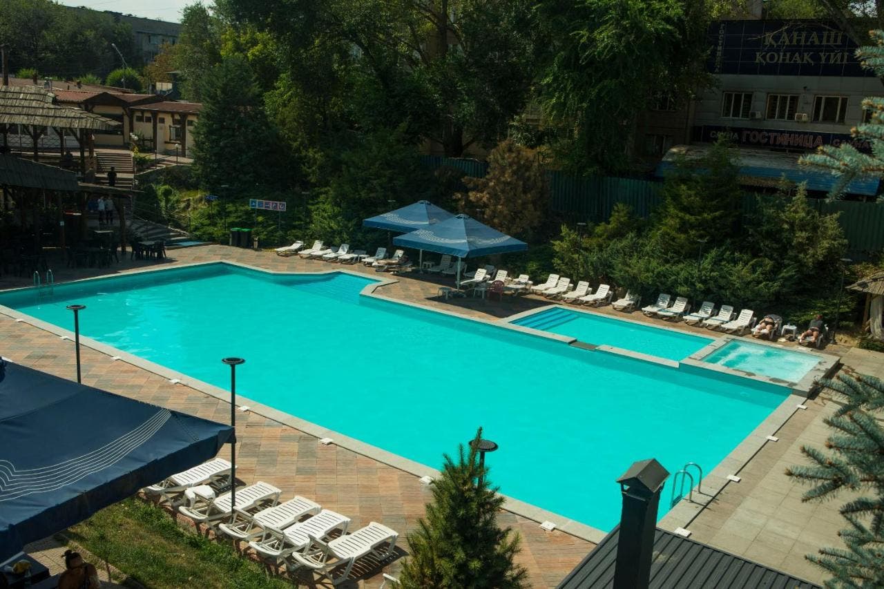 Swimming pool