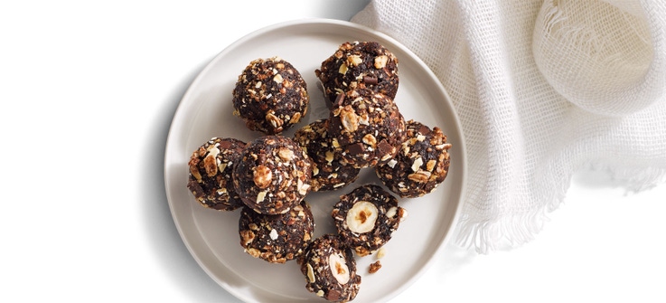 Cocoa and roasted hazelnut bliss balls