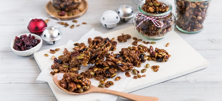 Gingerbread granola clusters