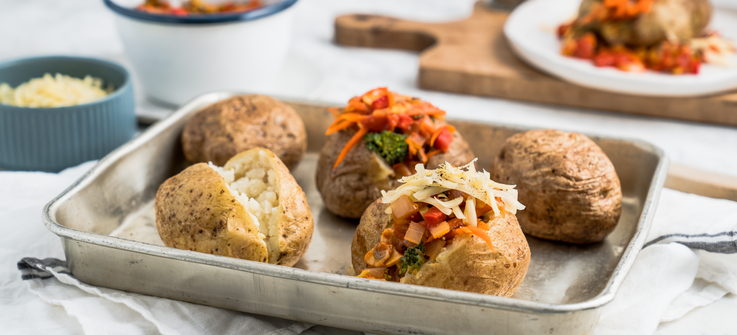 Baked potato with vegetable filling