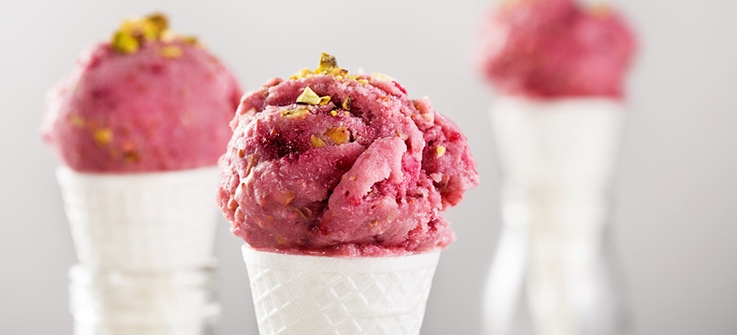 Almond, pistachio and raspberry ice cream