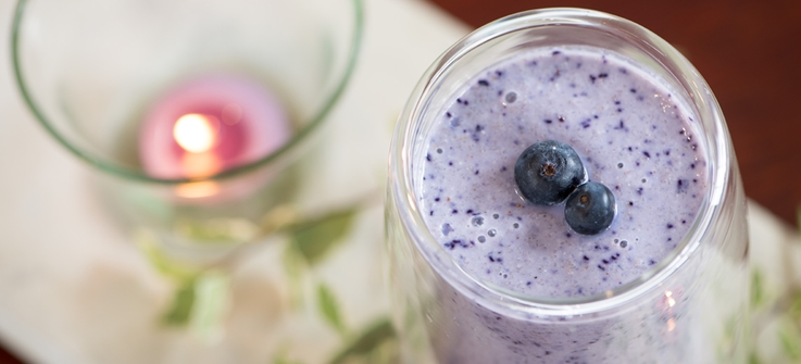 Blueberry and cashew smoothie