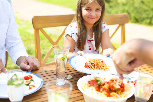 family-vegetarian-meal.png