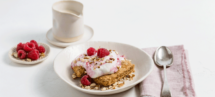 Almond & raspberry swirl yoghurt spread