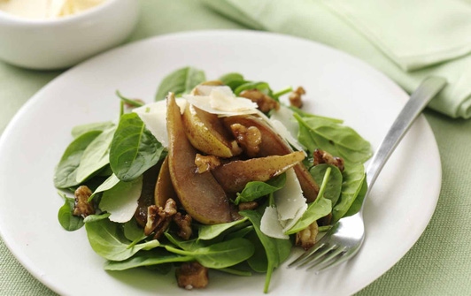 Warm spinach, pear and walnut salad