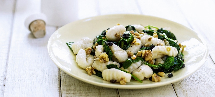 Gnocchi with spinach and walnuts