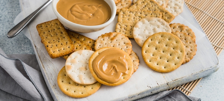 Peanut butter with crackers