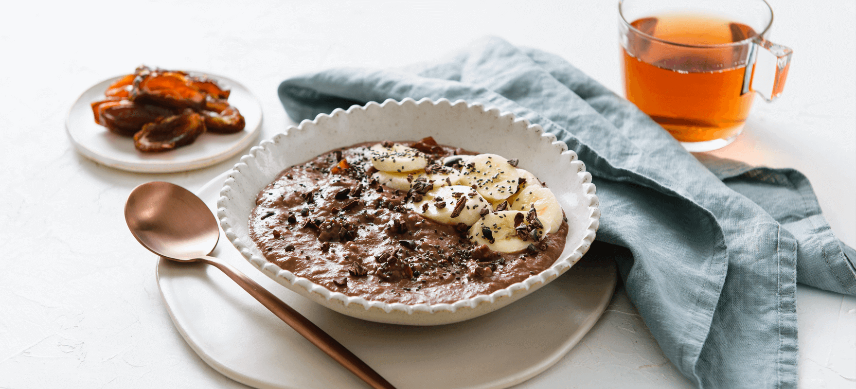 Hot chocolate and date porridge