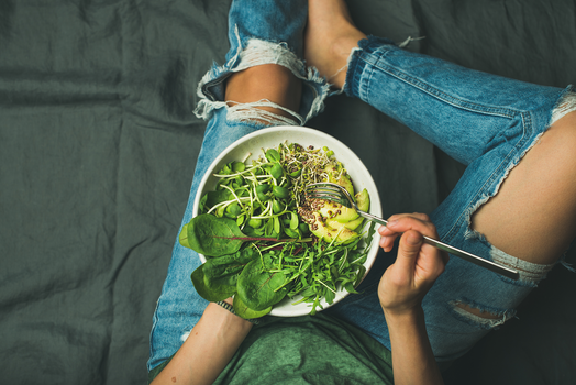 eating_salad_1800x1200.png