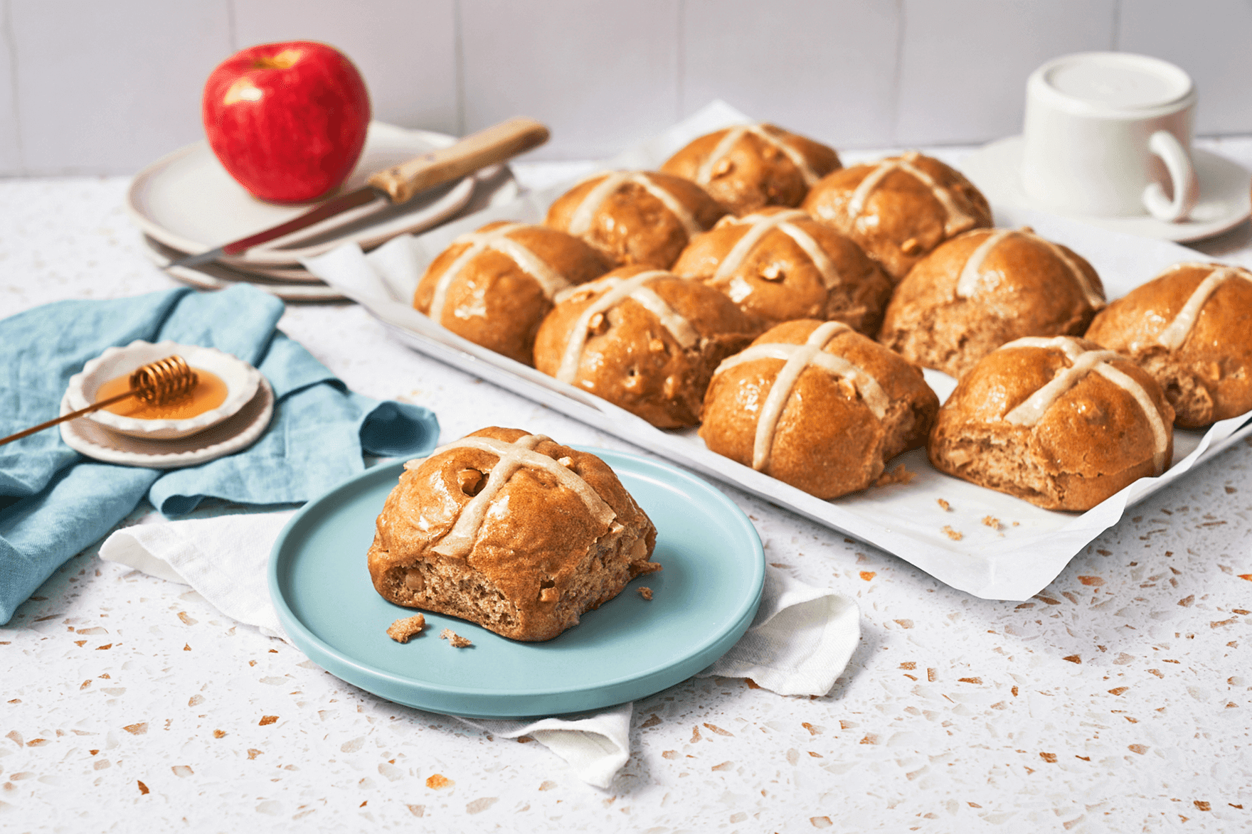 肉桂蘋果十字麵包