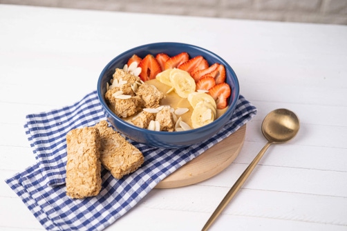 Bol de smoothie à la patate douce et à la banane