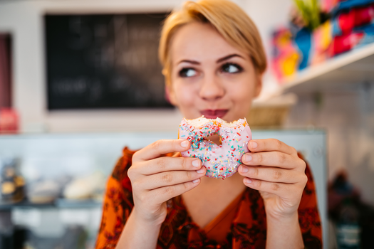 eating-sugar-donut 1800x1200