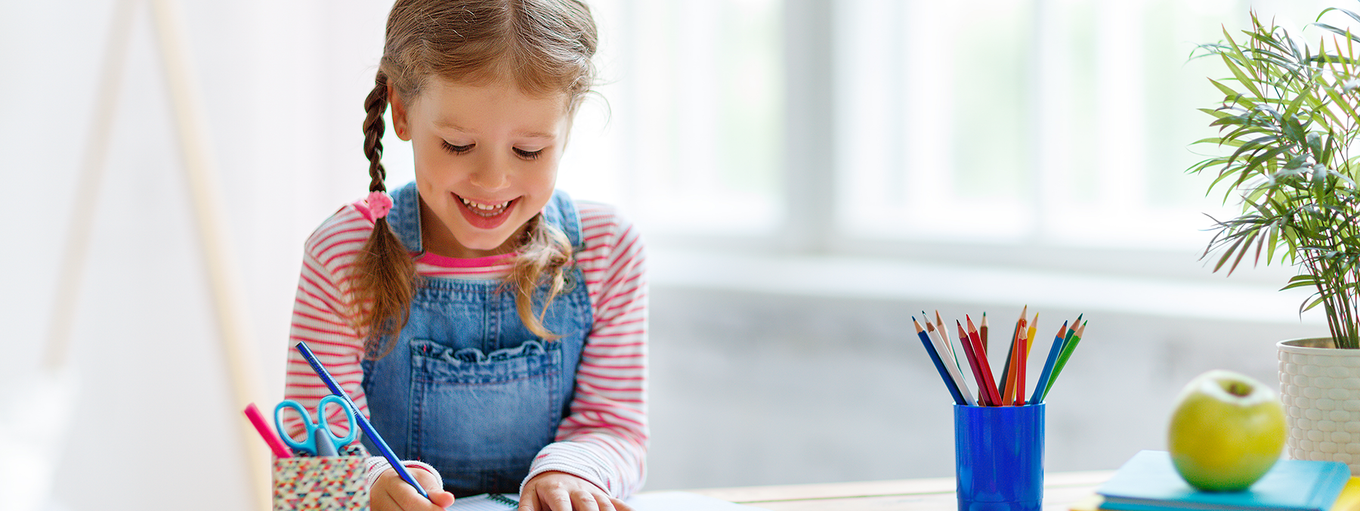 child_happy_painting_craft_drawing.png