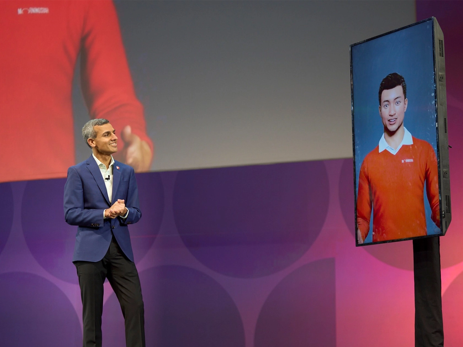 Morningstar CEO Kunal Kapoor presenting AI assistant Mo at the Morningstar Investment Conference.