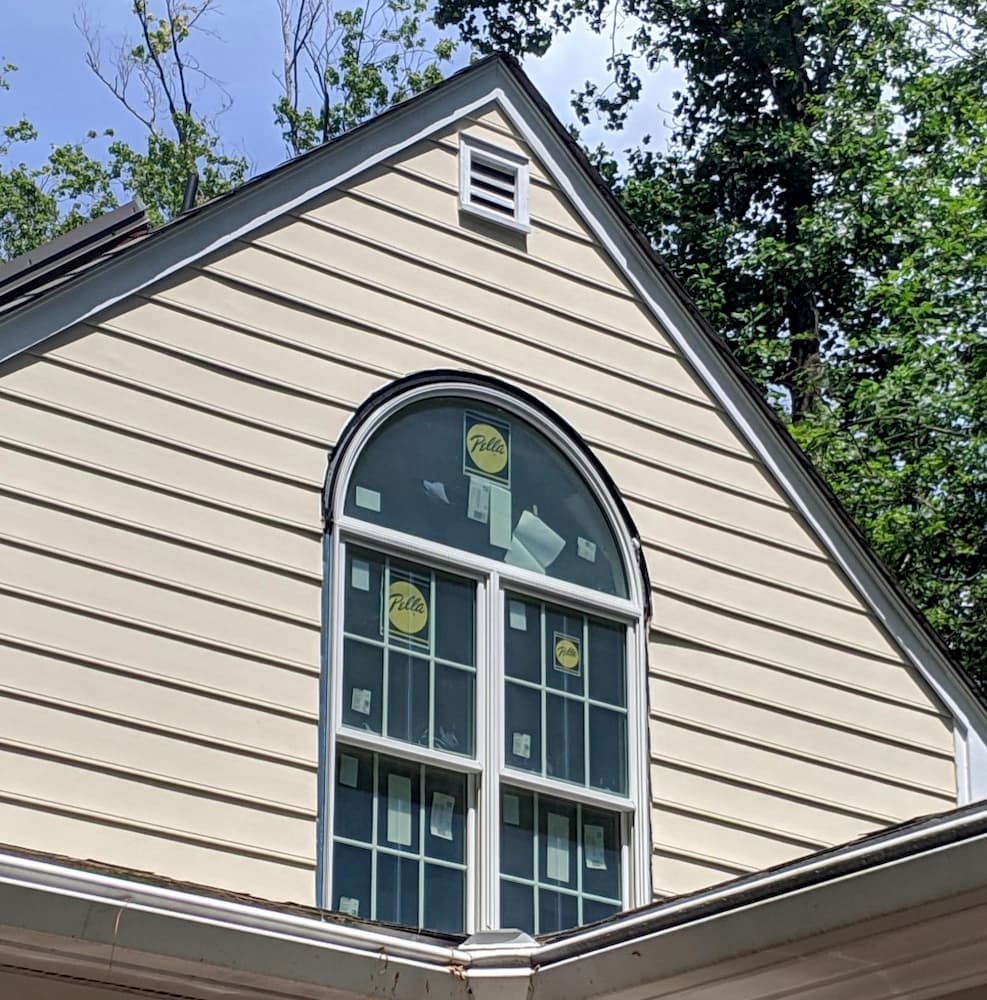 Wood double hung window with half-circle transom