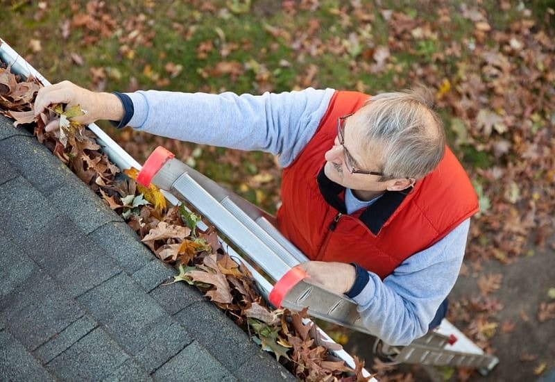 cleaning-gutters-header