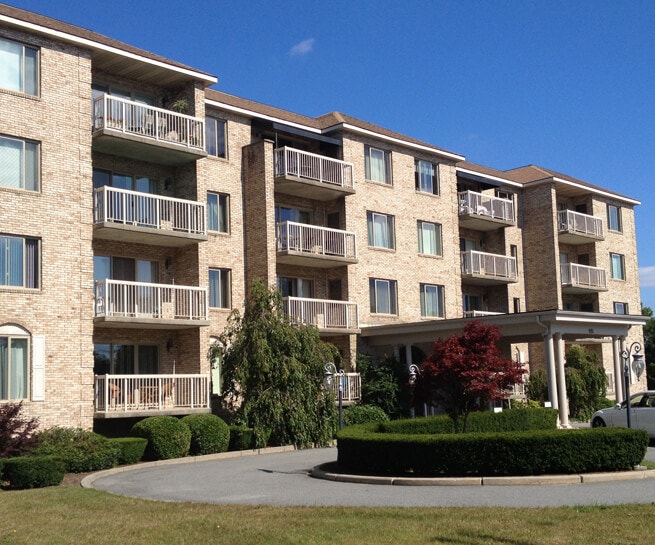 Front of Valley View Condos with new Impervia fiberglass windows