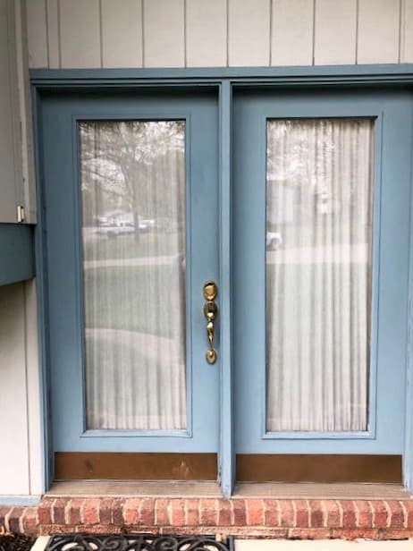 Old blue double-entry doors 
