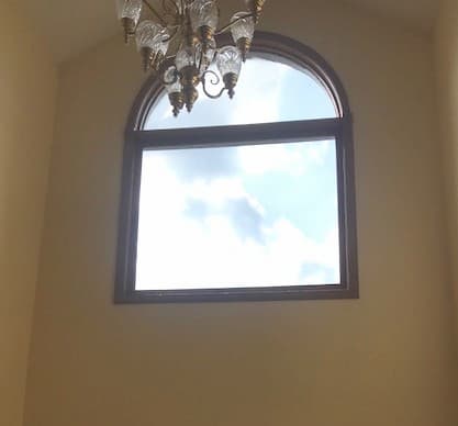 Fixed window with arched transom before