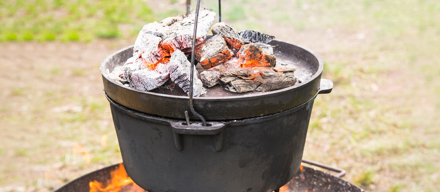 Camp Chef 9.3 Quart Deluxe 12 Inch Dutch Oven- Cast Iron