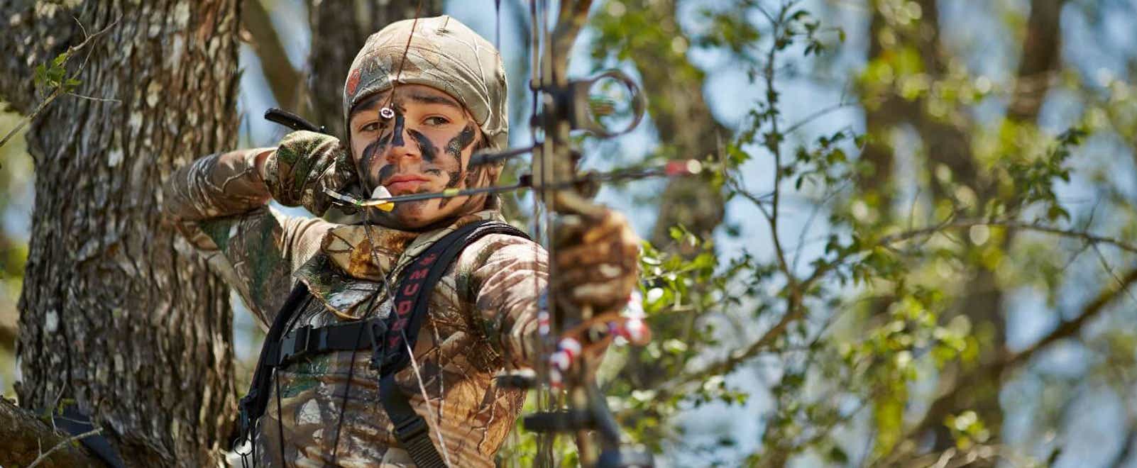 Recurve Bow vs. Compound Bow: Why Choose One