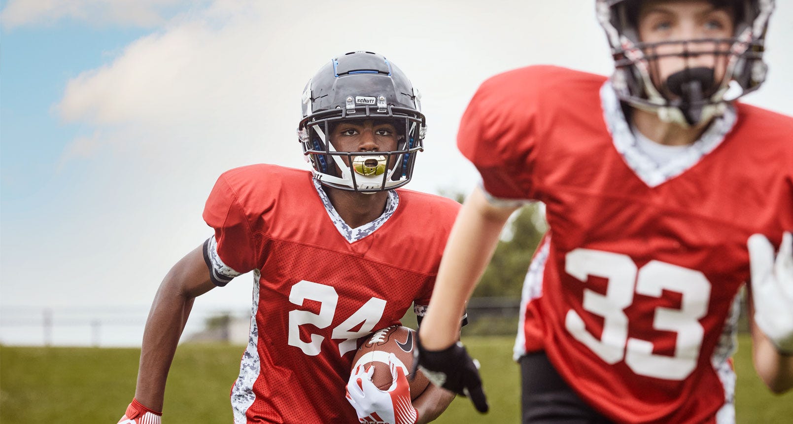 how-to-put-on-shoulder-pads-hodson-onehou