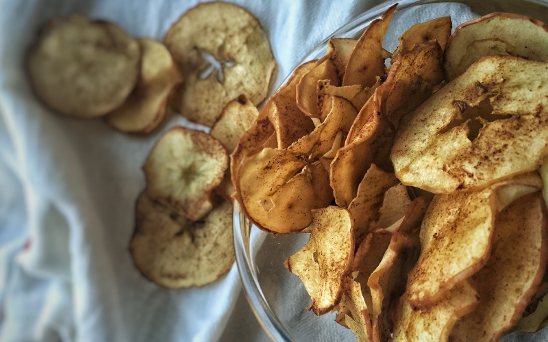https://images.contentstack.io/v3/assets/blt9777ffe07a3470fa/blt1829e3ba91f291be/67386d924911287d19603e02/apple_chips.png