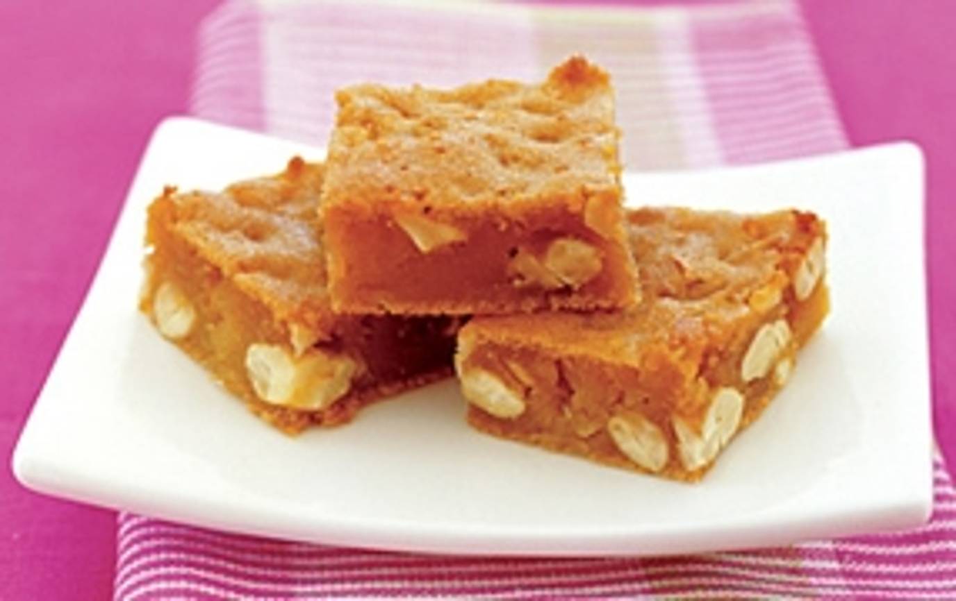 Pear cashew slice