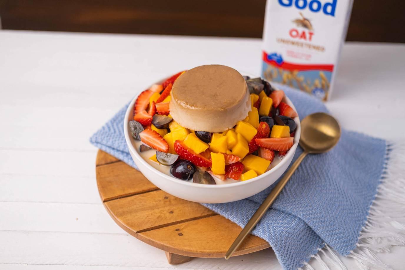 Caramen Hoa Qua (Flan and fruit dessert)