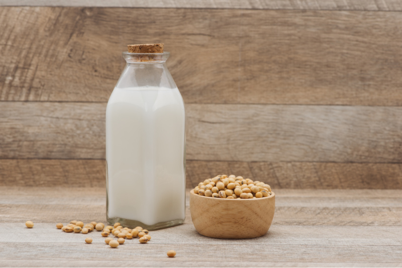 https://images.contentstack.io/v3/assets/blt9777ffe07a3470fa/blt2032bfa475d38135/67387656fe53f1fadc9a0e4e/milk-soy-milk-plant-based-milk-soy-beans-(2).jpg