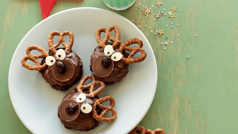 https://images.contentstack.io/v3/assets/blt9777ffe07a3470fa/blt2dc2630c6fab1182/6738724524ab77828391ab29/WB-Reindeer-Cookies-2_1.jpg