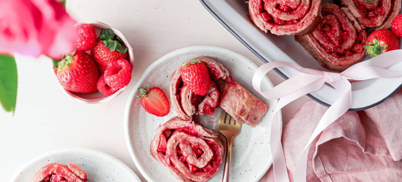 Berry brekkie scrolls