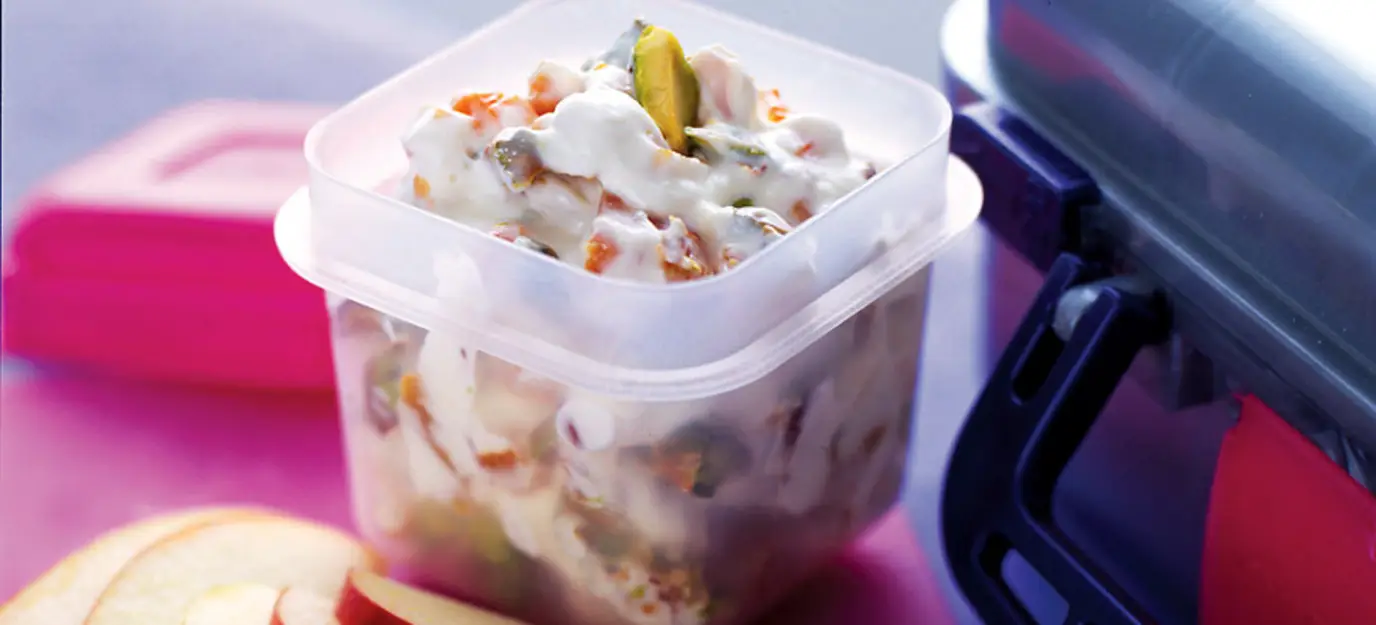 Yoghurt dip 'n' fruit