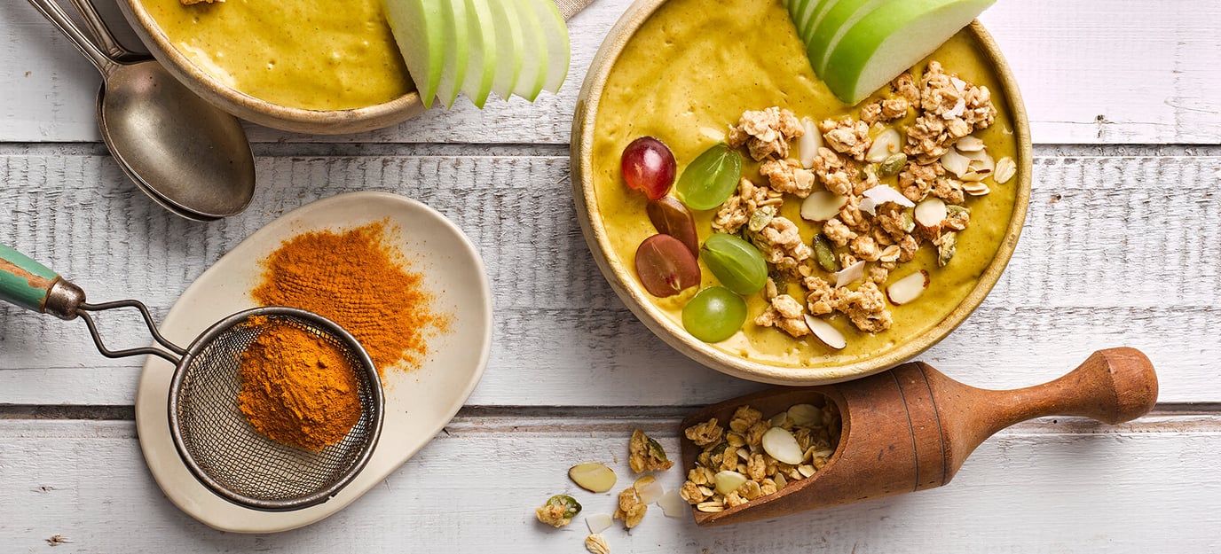 Golden almond smoothie bowl