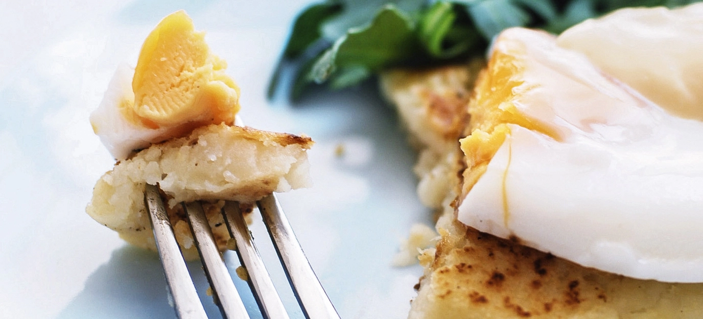 Hash browns with eggs and light hollandaise Hash browns with eggs and light hollandaise