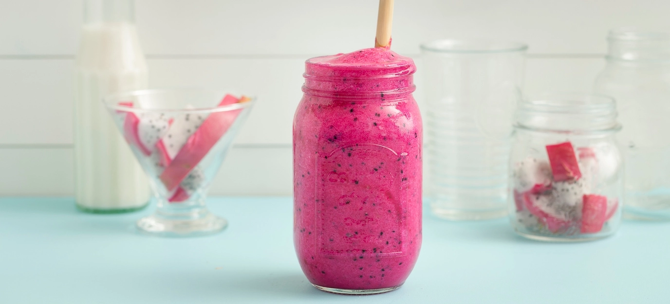 Pitaya (dragon fruit) smoothie Pitaya (dragon fruit) smoothie