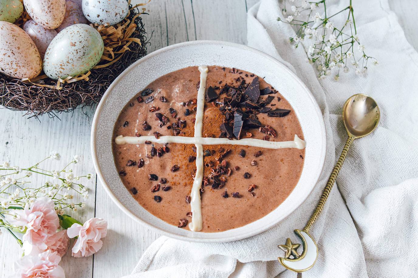 Spiced Choc Hot Cross Bun Smoothie Bowl