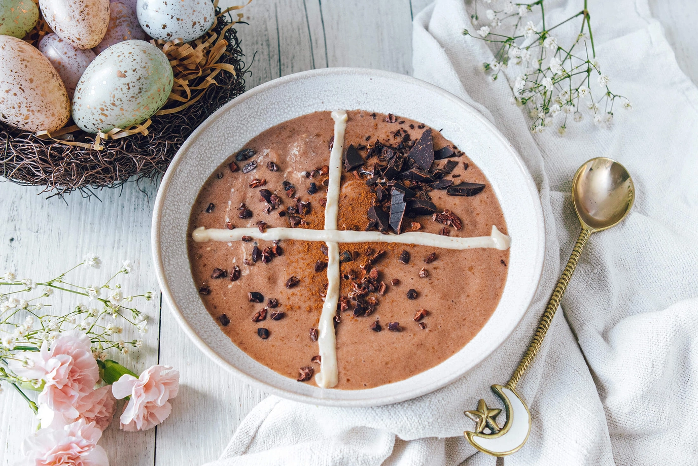 Spiced Choc Hot Cross Bun Smoothie Bowl