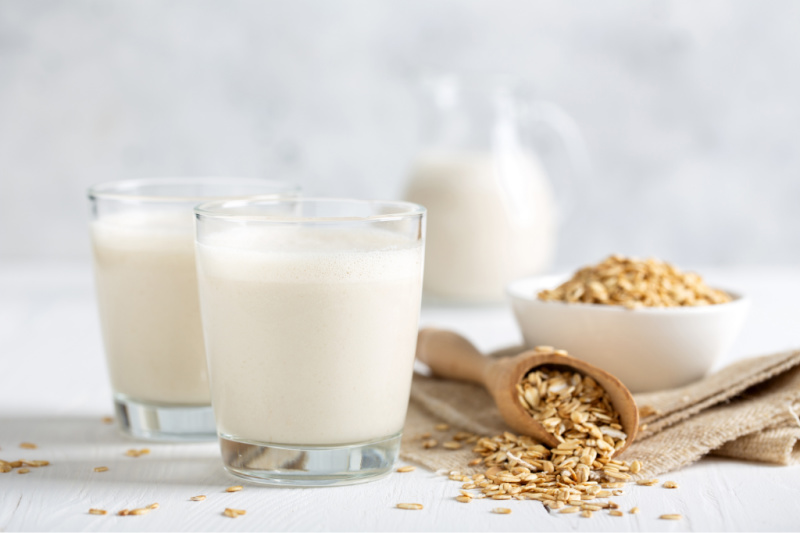 https://images.contentstack.io/v3/assets/blt9777ffe07a3470fa/blt8e8ee8d98beba2f4/673876545f90da39175c4796/oat-milk-oats-(2).jpg
