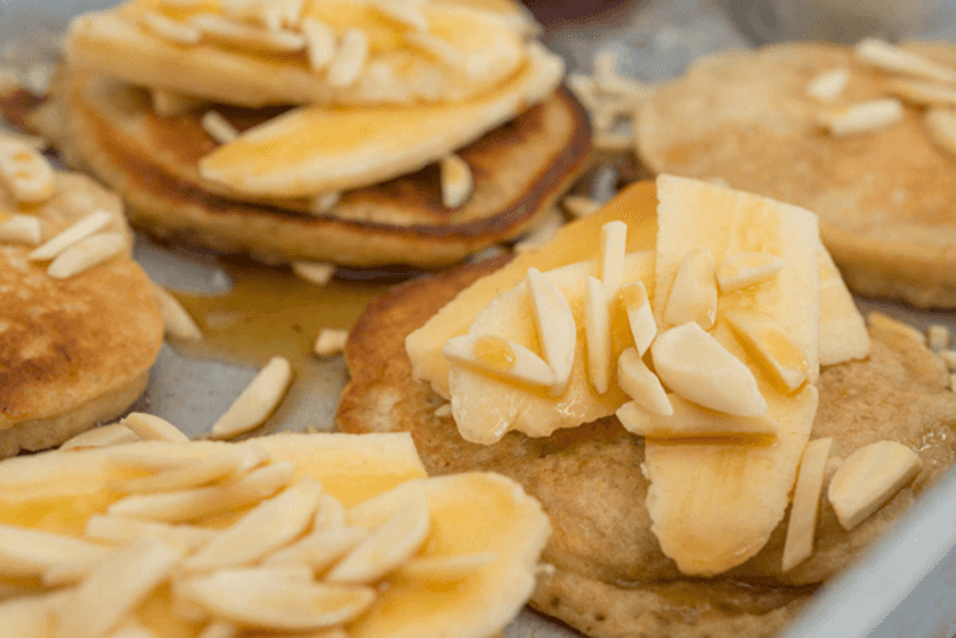 Banana and pear hotcakes