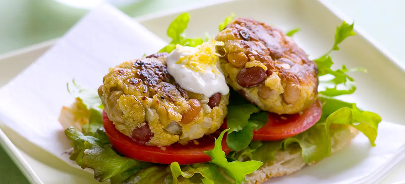 Bean burgers with salsa
