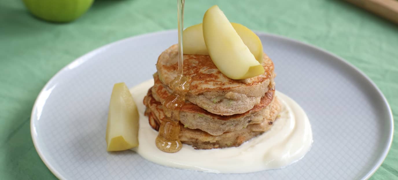 Ricotta, apple and cinnamon hotcakes