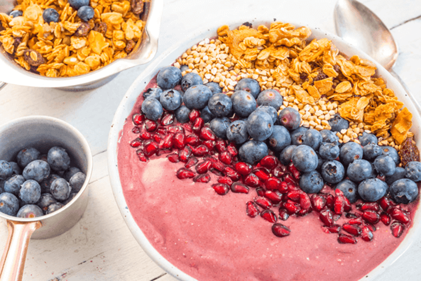 Acai and pomegranate breakfast bowl