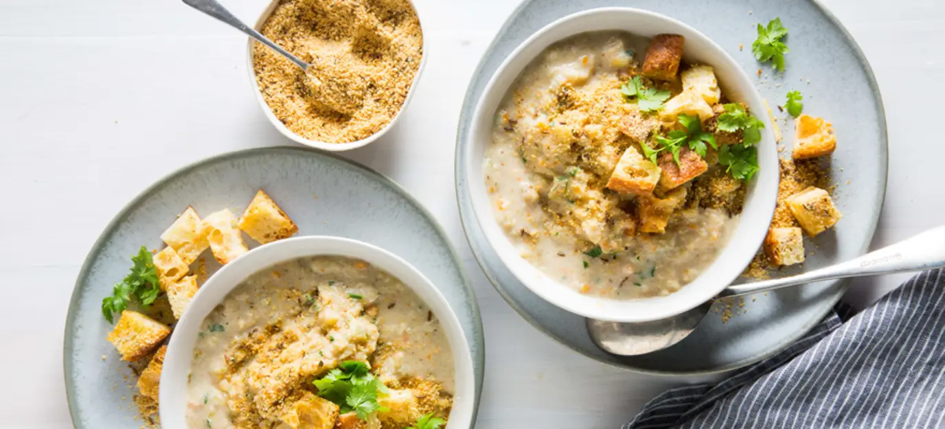 Roasted cauliflower and almond chowder