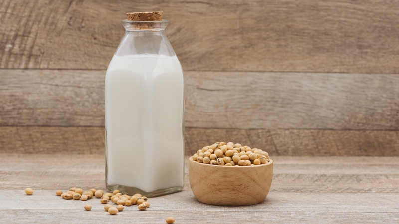 https://images.contentstack.io/v3/assets/blt9777ffe07a3470fa/bltcf8a0cc6dfe5c537/67387708ac7967669dd50433/milk-soy-milk-plant-based-milk-soy-beans.jpg https://images.contentstack.io/v3/assets/blt9777ffe07a3470fa/bltcf8a0cc6dfe5c537/67387708ac7967669dd50433/milk-soy-milk-plant-based-milk-soy-beans.jpg