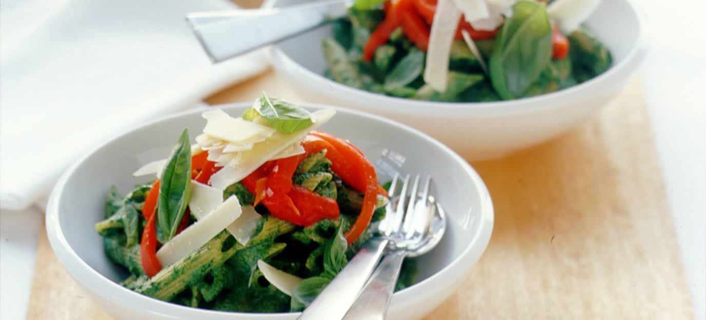 Spinach and roast capsicum pasta