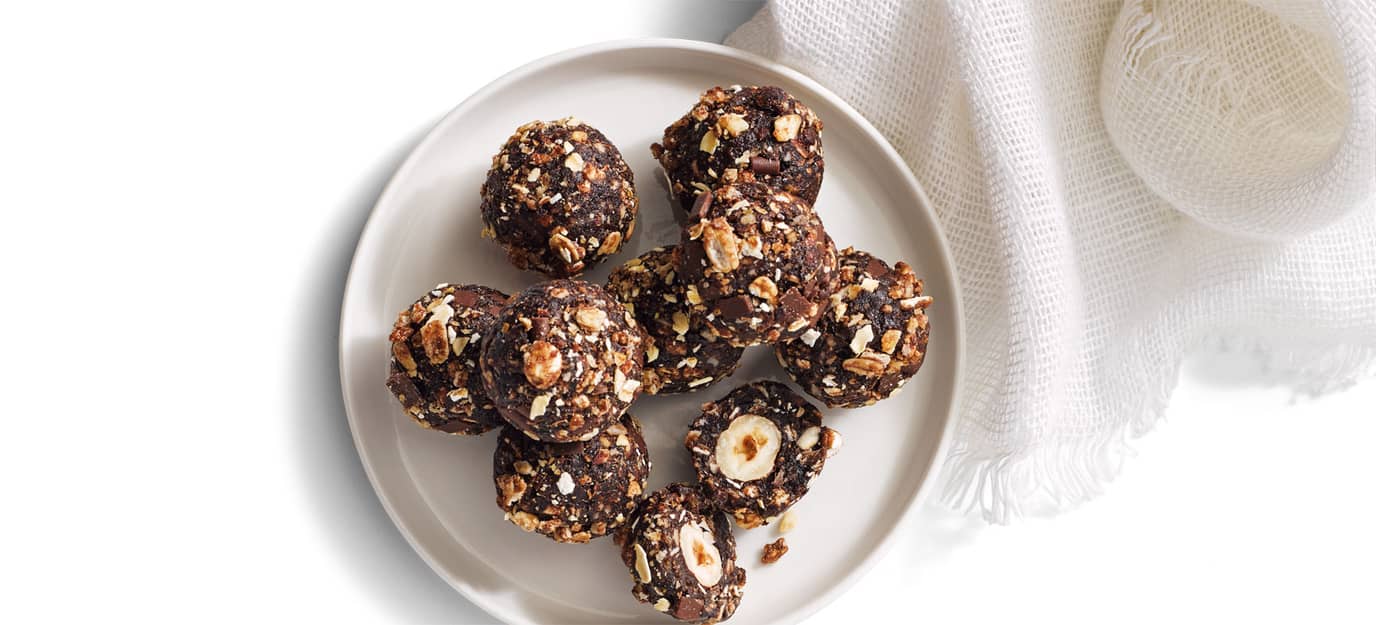 Cocoa and roasted hazelnut bliss balls