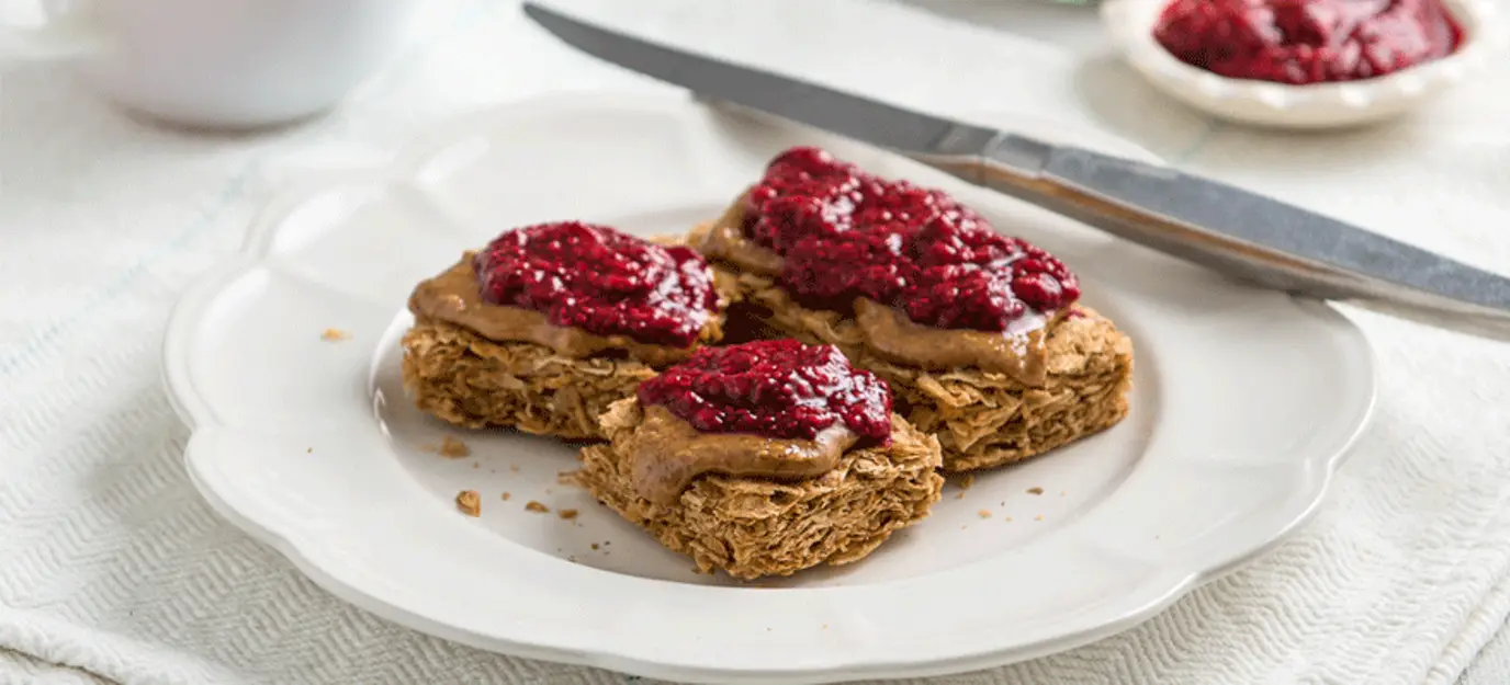 Almond butter & smashed raspberry Weet-Bix